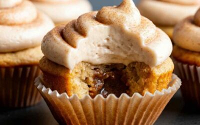 Cinnamon Roll Cupcakes with Cinnamon Filling